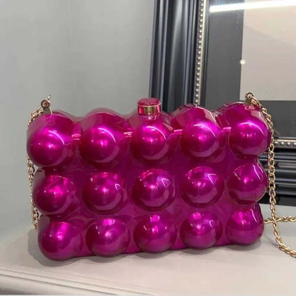 STATEMENT BUBBLE CLUTCH - Picture 11 of 16